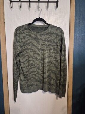 Lululemon Scape Rainforest Green Twill Swiftly Breathe Long Sleeve shirt